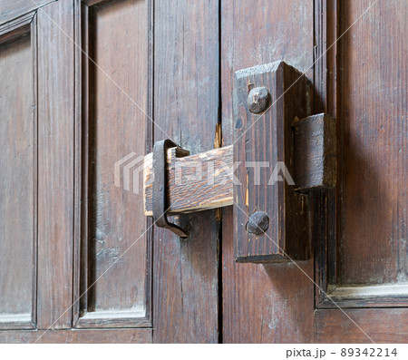 Closeup of a wooden aged latch 89342214
