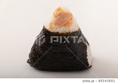 鮭おにぎり 89343601
