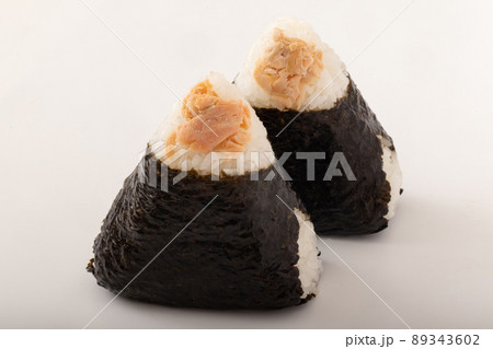 鮭おにぎり 89343602