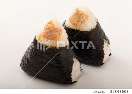 鮭おにぎり 89343603