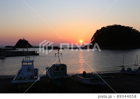 西伊豆町の夕陽 西伊豆町の夕陽 89344058