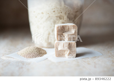 Instant and fresh raw yeast and sourdough in a jar. Natural leavening agents for baking. Close up. Instant and fresh raw yeast and sourdough in a jar. Natural leavening agents for baking. Close up. 89346222