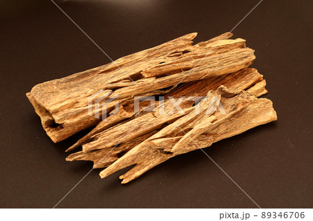 仏教儀式の焼香用のお香の原料になる沈香香木6 仏教儀式の焼香用のお香の原料になる沈香香木6 89346706