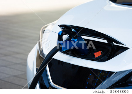 EV（電気自動車）の充電 89348306