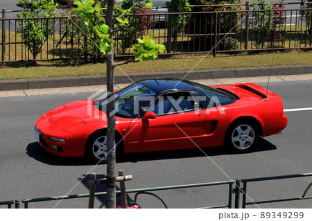 街中を走るスポーツカー イメージ 街中を走るスポーツカー イメージ 89349299