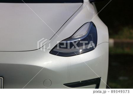 車のヘッドライト　イメージ 89349373