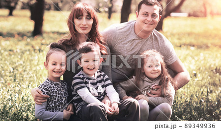 Friendly, cheerful family of five smiling and looking at the camera 89349936