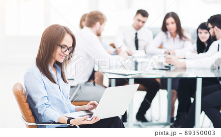 leading lawyer of the company on background, business meeting business partners 89350003