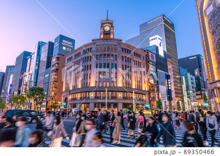 日本の東京都市景観 5月GW。3年ぶり、行動制限がないゴールデンウィーク。銀座は多くの人出＝5月3日 89350466