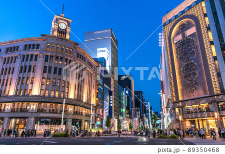 日本の東京都市景観 5月GW。3年ぶり、行動制限がないゴールデンウィーク。銀座は多くの人出＝5月3日 89350468