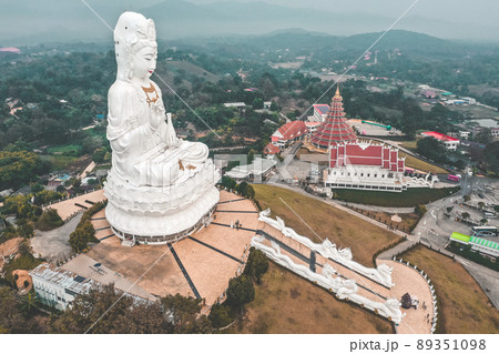 White Buddha Wat Huay Pla Kang temple, Chiang Rai, Thailand 89351098