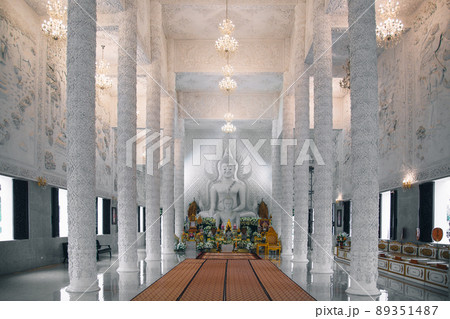 White Buddha Wat Huay Pla Kang temple, Chiang Rai, Thailand 89351487