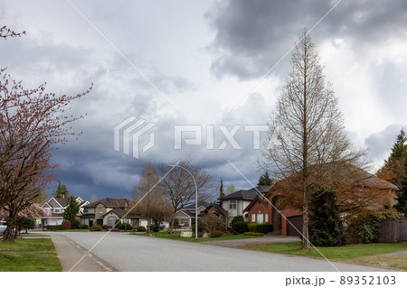 Residential neighborhood Street in Modern City Suburbs. Residential neighborhood Street in Modern City Suburbs. 89352103