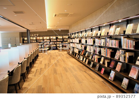 図書館本棚と閲覧所 図書館本棚と閲覧所 89352577
