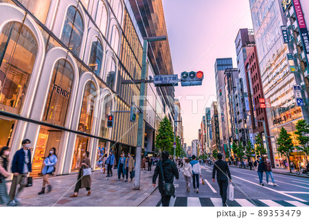 日本の東京都市景観 5月GW。3年ぶり、行動制限がないゴールデンウィーク。銀座はホコ天＝5月3日 89353479
