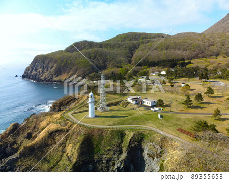 春の北海道函館市で恵山岬灯台の風景を撮影 89355653