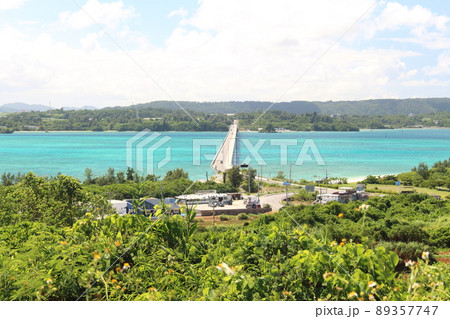 古宇利大橋とエメラルドグリーンの海 沖縄県 今帰仁村  古宇利島 89357747