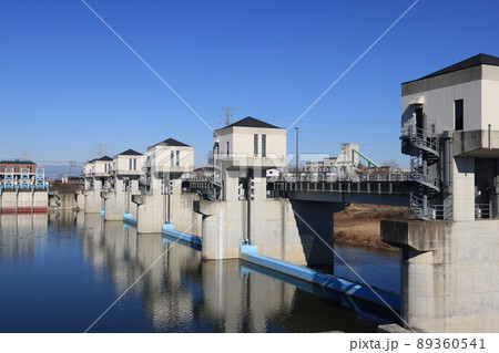 埼玉県深谷市の六堰頭首工(重忠橋)の風景 埼玉県深谷市の六堰頭首工(重忠橋)の風景 89360541