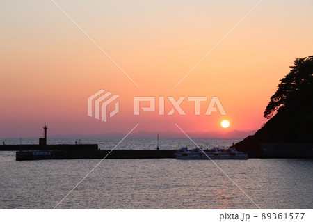 仁科港の夕陽 89361577