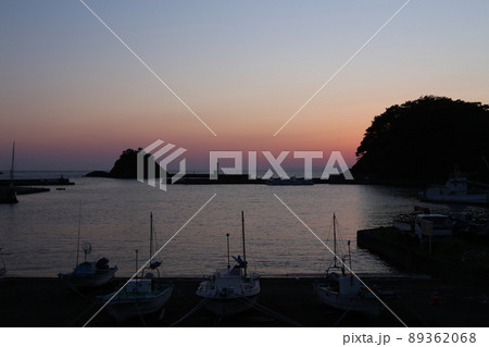 仁科港の夕陽 89362068