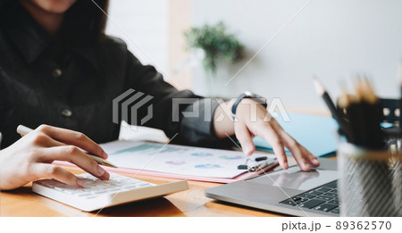 accountant analyze and discuss the situation on the financial report with calculator 89362570