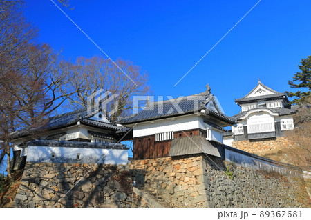 【岡山県】快晴下の備中松山城 89362681