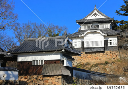 【岡山県】快晴下の備中松山城 89362686