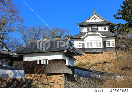 【岡山県】快晴下の備中松山城 89362687