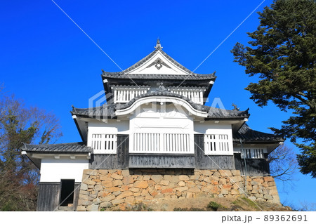 【岡山県】快晴下の備中松山城 89362691