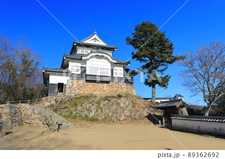 【岡山県】快晴下の備中松山城 89362692