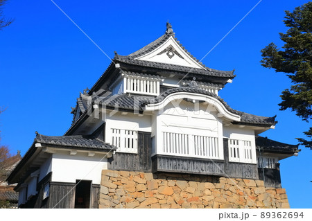 【岡山県】快晴下の備中松山城 89362694