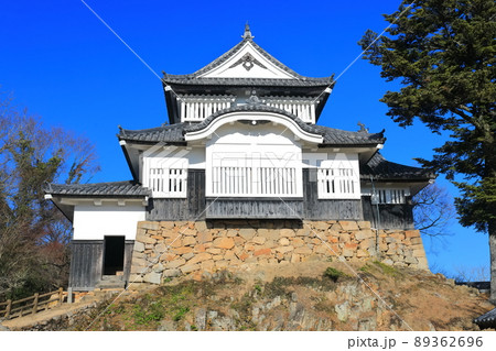 【岡山県】快晴下の備中松山城 89362696