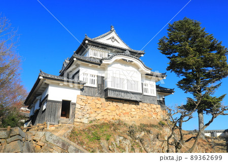 【岡山県】快晴下の備中松山城 89362699