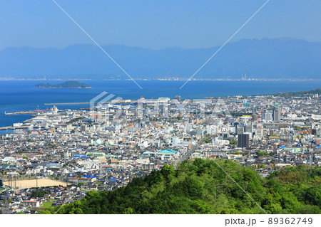 【愛媛県】晴天下の今治市中心街の眺望 【愛媛県】晴天下の今治市中心街の眺望 89362749