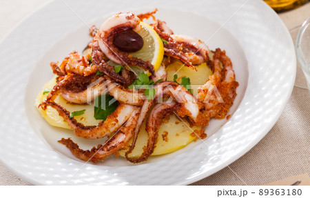 Plate of appetizing roasted shrimps Plate of appetizing roasted shrimps 89363180