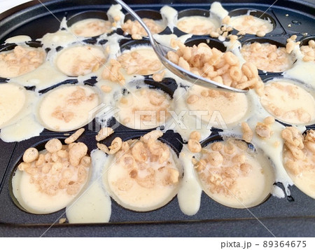 たこ焼きパーティー　写真素材 89364675