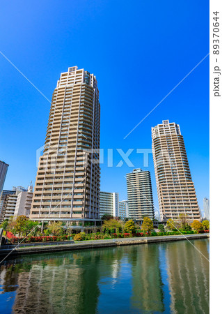 東京　江東区豊洲の都市風景　キャナルワーフタワーズ 89370644