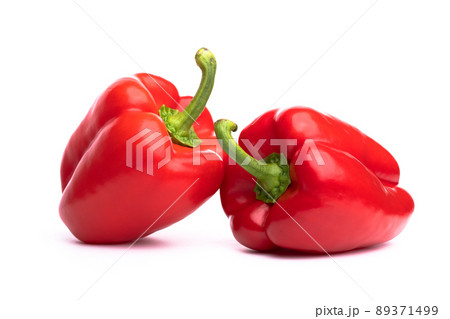 2つの赤色のパプリカの白背景写真 2つの赤色のパプリカの白背景写真 89371499