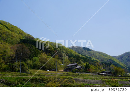 兵庫 川西市 北摂里山街道から見た黒川の里山風景(晩春) 兵庫 川西市 北摂里山街道から見た黒川の里山風景(晩春) 89371720