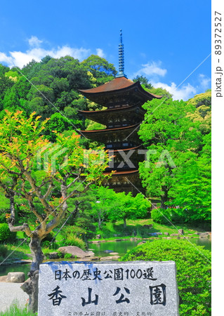 【山口県】新緑の瑠璃光寺五重塔 【山口県】新緑の瑠璃光寺五重塔 89372527