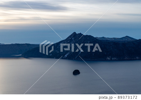 北海道 摩周湖の夜明けの風景 北海道 摩周湖の夜明けの風景 89373172