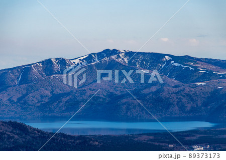 北海道　摩周湖の夜明けの風景 89373173