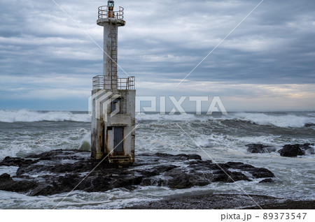 海の中の灯台 海の中の灯台 89373547