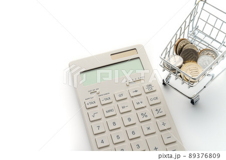 電卓と小銭 電卓と小銭 89376809