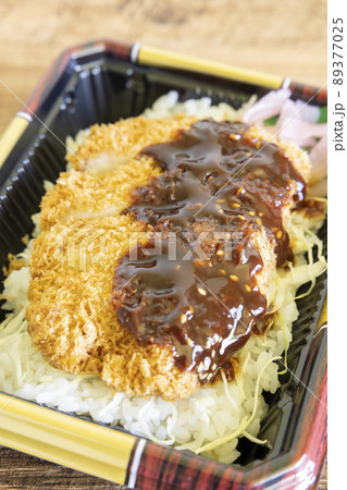 美味しい味噌ヒレカツ重弁当 美味しい味噌ヒレカツ重弁当 89377025