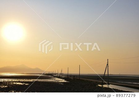 夕暮れの長部田海床路 熊本 夕暮れの長部田海床路 熊本 89377279