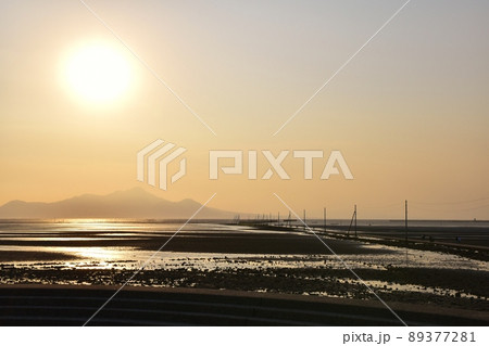 夕暮れの長部田海床路 熊本 夕暮れの長部田海床路 熊本 89377281