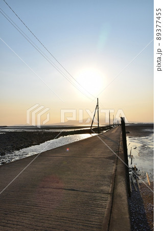 夕暮れの長部田海床路 熊本 夕暮れの長部田海床路 熊本 89377455