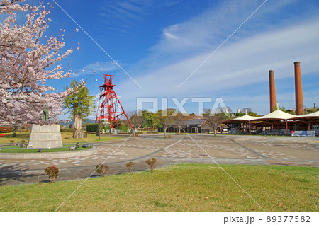 福岡県田川市石炭記念公園にある伊田竪坑櫓と二本煙突 89377582