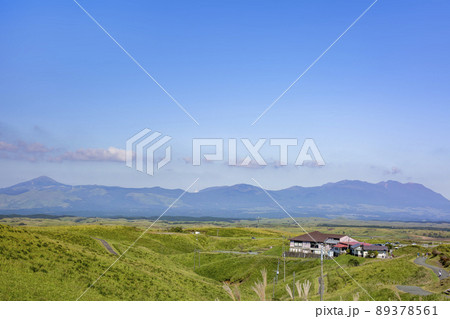 大観峰から涌蓋山、久住高原を望む 89378561